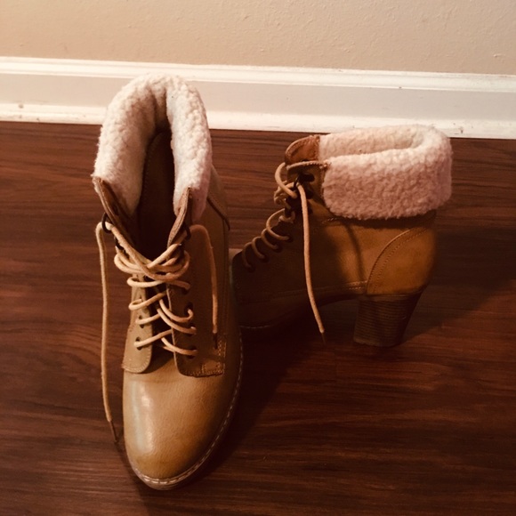 Boot - Picture 2 of 3